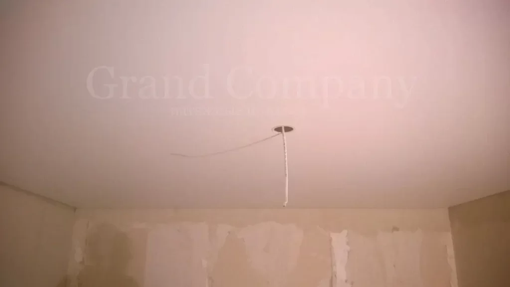 Установка сатиновых натяжных потолков