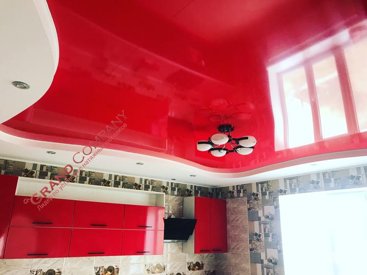 красные натяжные потолки в одессе