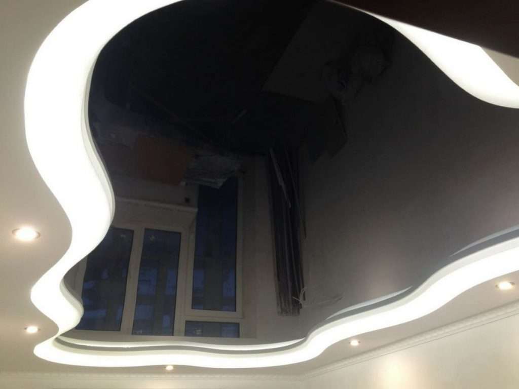 черные глянцевые натяжные потолки